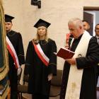 Częścią jubileuszu było też oficjalne przekazanie sztandaru dla uczelni, który...