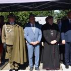 W koncelebrze uczestniczyli również: dziekan ks. Wiesław Dziwik, proboszcz parafii w...