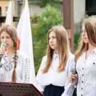 O oprawę artystyczną przy pamiątkowym obelisku zadbała młodzież z Gimnazjum nr 2 w...