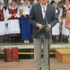 Poseł Marek Rząsa otrzymał rekonstrukcję zapinki znalezionej podczas wykopalisk w Gaci. 