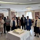 Wyjątkowa okazja uczczona została lampką szampana i jubileuszowym tortem./ FOT. I. Wolanin
