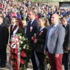 W uroczystościach pod pomnikiem udział wzięli posłowie, przedstawiciele władz, służby...