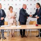 Na liście beneficjentów znalazła się m.in. uczelnia przemyska , którą reprezentował...