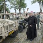 Po mszy ks. biskup Stanisław Jamrozek poświęcił auta.