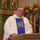 Uroczystości rozpoczęła msza św., połączona z poświęceniem odrestaurowanych budynków.