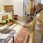 Ksiądz Adrian Borowski z parafii Narodzenia Najświętszej Maryi Panny w Oleszycach...