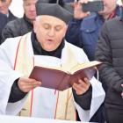 Nową inwestycję poświęcił proboszcz parafii pw. Narodzenia Najświętszej Maryi Panny ks....