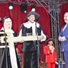 Przekazując klucze do bram miasta Annie Ostrogskiej i Wilhelmowi Orsettiemu, bumistrz...