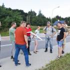Po dwóch godzinach forsownego marszu wreszcie –Lipowica. Stoimy na wysokości bloku...