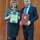 Dyrektor PSP w Łukawcu Dariusz Bogusz i szkolny koordynator ds. promocji zdrowia Dorota...