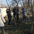 Wybudowana przez mieszkańców altana wiosną wzbogacona zostanie o ławkę. Ma być zielonym...