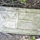 nagrobna, na której można odczytać datę 1862 i nazwisko Kozłowska.