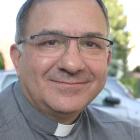 Ksiądz proboszcz Bogdan  Nowak zapraszał młodzież do  korzystania z boiska.