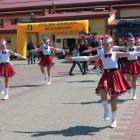 Oficjalne otwarcie rozpoczęło się przemarszem, który poprowadziła grupa mażoretek...