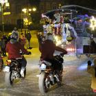 Kolejka ze św. Mikołajem w asyście motocyklistów ruszyła w trasę objazdową po mieście.