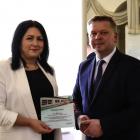 Po nowych wnętrzach oprowadziła przybyłych dyrektor ZS w Zarzeczu Beata Klisz, nie...