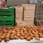 Świeżutkie pączki dostarczane były do instytucji i osób prywatnych, które zechciały się...