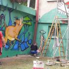Kolorowy mural na ścianie zewnętrznej przedszkola to dzieło jarosławskiego artysty...