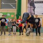 Widzowie z uwagą śledzili pokaz dancehall i breakdance’u w wykonaniu młodych, zdolnych...