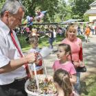 Wójt Andrzej Czyż dbał o dobre nastroje uczestników święta.
