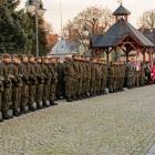 Lubaczów. Uroczystości na płycie Rynku.