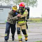 Rozwijający się pożar i rozlewająca się plama oleju odcięła drogę ucieczki pracownikom...