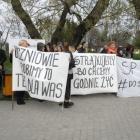 Hasła na transparentach oddawały nastroje nauczycieli.