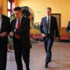 Kandydatowi na prezydenta towarzyszyli parlamentarzyści Jan Bury, Mieczysław Kasprzak i...