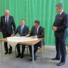 Wójtowie obu gmin podpisali umowę partnerską.
