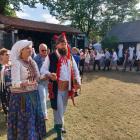 Największe wesele na Podkarpaciu podczas Folkowiska 2022. Festiwalowicze zmienili się w...