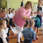Każdy przyjęty uroczyście do grona przedszkolnej społeczności maluch otrzymał medal i...