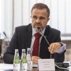 – My dzisiaj nie likwidujemy szkoły, bo szkoła to uczniowie, to nauczyciele. Mówimy o...