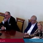 – Ustawa mówi wprost, że sesjami rady kieruje przewodniczący, a więc rada musi go...