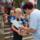 FOT. GOKSiT
Moment dekoracji medalami to chwila, na którą czeka każdy uczestnik biegu.

