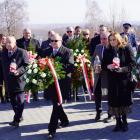 Rokrocznie obecni mieszkańcy miejscowości oddają hołd pomordowanym, organizując obchody...