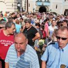 Około godz. 16 tłum zapełnił okolicę kościoła. 