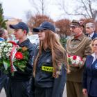 Obchody zainaugurowało złożenie wieńców pod tablicą upamiętniającą aresztowanych i...
