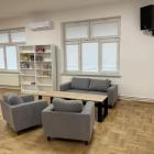 Uczestnicy mają do dyspozycji: dużą salę wyposażoną w meble i sprzęt RTV. Do ich użytku...