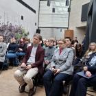Publiczność zebrana w małej sali MNZP