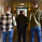 Wobec pięciu mężczyzn podejrzanych w sprawie – w wieku 22 lat, 20 lat, dwóch 18-latków...
