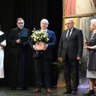 Wzruszający moment odebrania wyróżnienia./ FOT. Stowarzyszenie Przyjaciół...