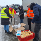 Ciepły posiłek przygotowano dla oczekujących na przekroczenie granicy w Korczowej. 