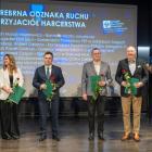 Burmistrz Jarosławia Marcin Nazarewicz (trzeci od lewej) odebrał na gali Srebrną...