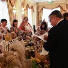 FOT. Starostwo Powiatowe w Jarosławiu
Jurorzy oceniający efekty kulinarnych dokonań...