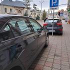 Bywa, że przestrzeń płatnej strefy parkingowej pełni rolę komisu samochodowego, zamiast...