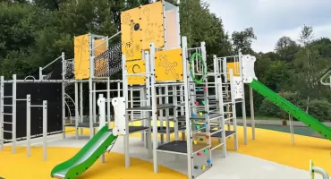 Una nueva zona de recreo entregada a los más pequeños
