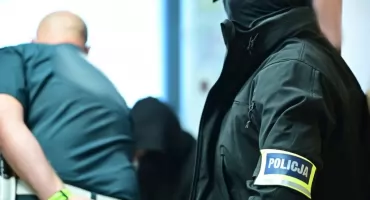 Müfettiş rüşvetçidir. Sabit bir gelir kaynağı oluşturmuştur.