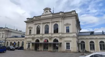 Malowidła w holu przemyskiego dworca [ZOBACZ ZDJĘCIA]