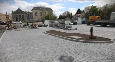Trwa budowa parkingu przy Świętojańskiej. Czy rozwiąże problem z zaparkowaniem auta w okolicy Rynku?