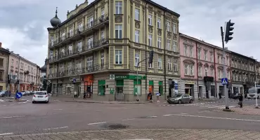 Czy miasto zmierzy się z pomysłem budowy ronda przy placu Konstytucji?
